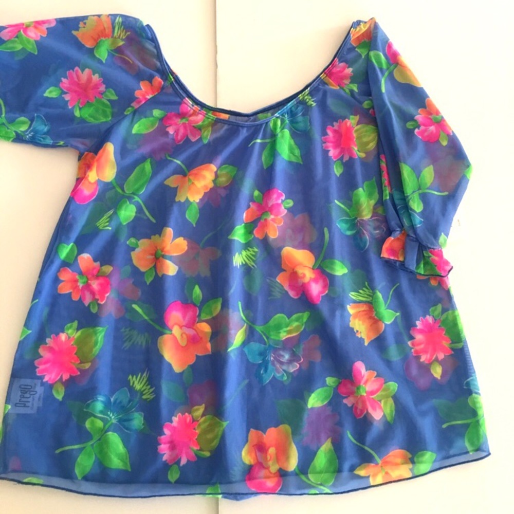 New Maternity cover up top by Prego
